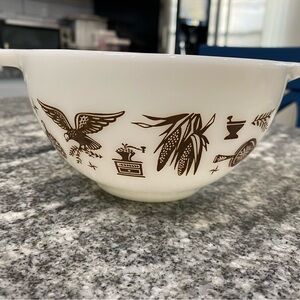 Pyrex Early  American Cinderella mixing bowl.  1 1/2 pint size